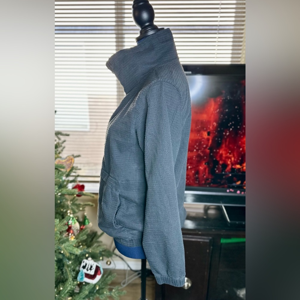 EUC Lululemon Black Pack Light 1/2 Zip Pullover Convertible Backpack - Picture 5 of 11
